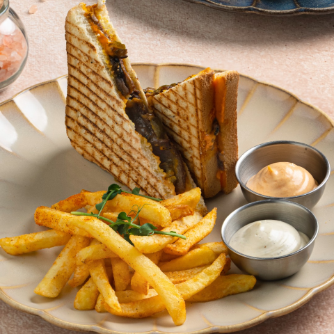 Pendirli - Ətli Tost