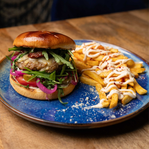 BAKU LOUNGE BURGER