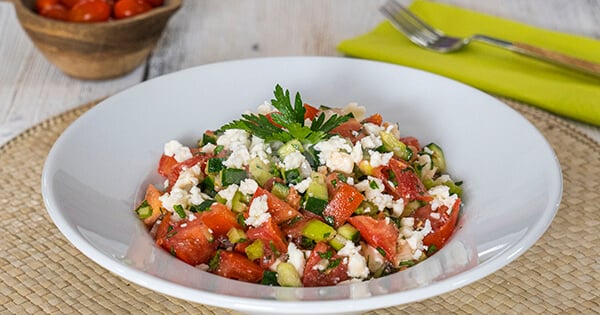 Çoban salatı pendirli