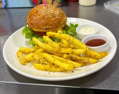 CRISPY CHICKEN BURGER WITH FRENCH FRIES