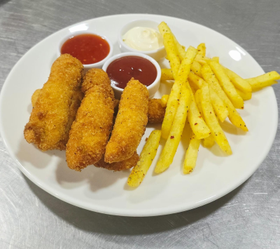 CHICKEN NUGGETS WITH FRENCH FRIES