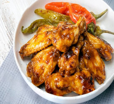 Toyuq qanadları barbekü