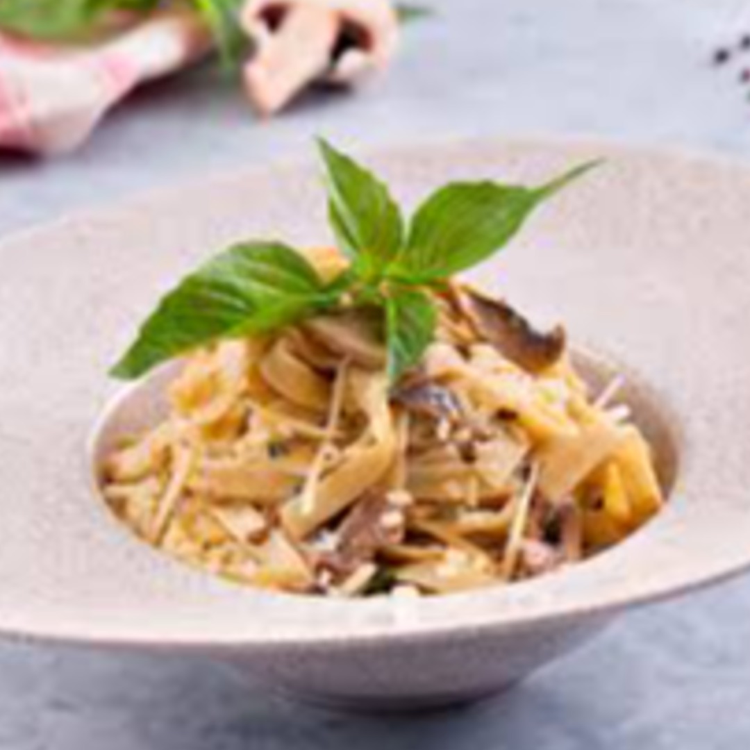 Göbələkli Fettuccine Alfredo
