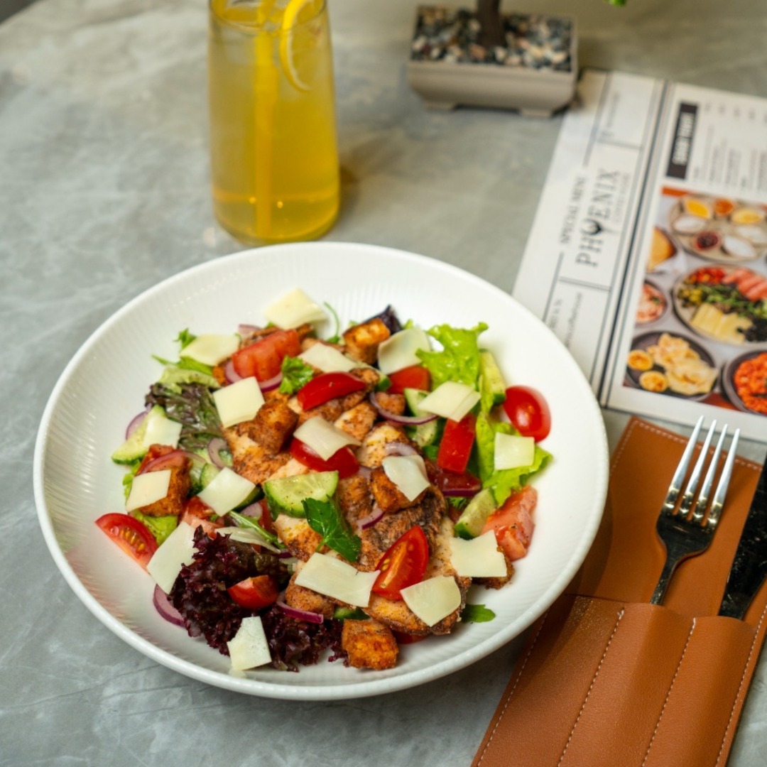 Toyuqlu Panzanella Salatı