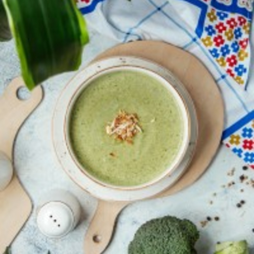 Brokkoli və İspanaq şorbası