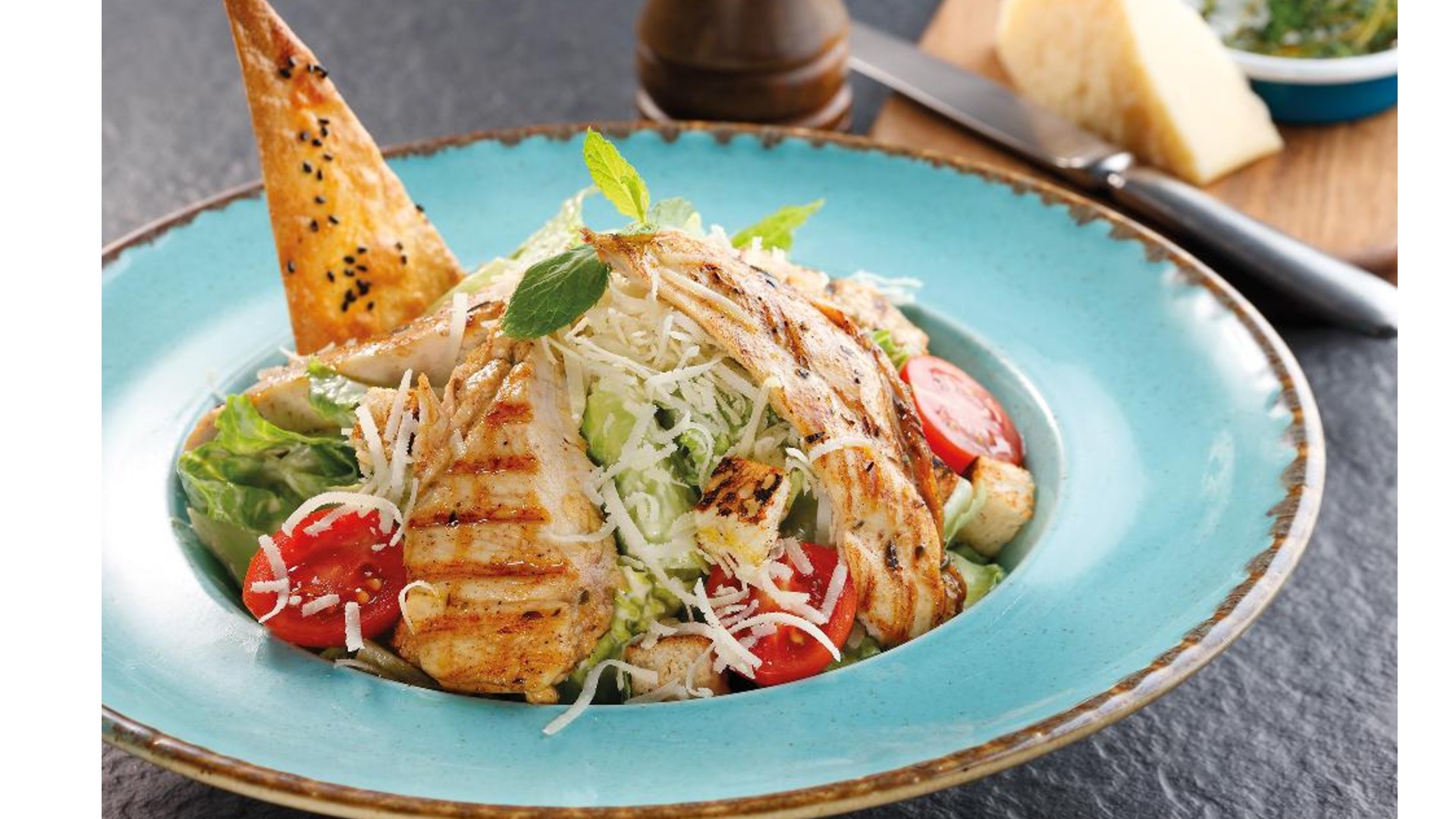 Tavuklu Sezar salatısı