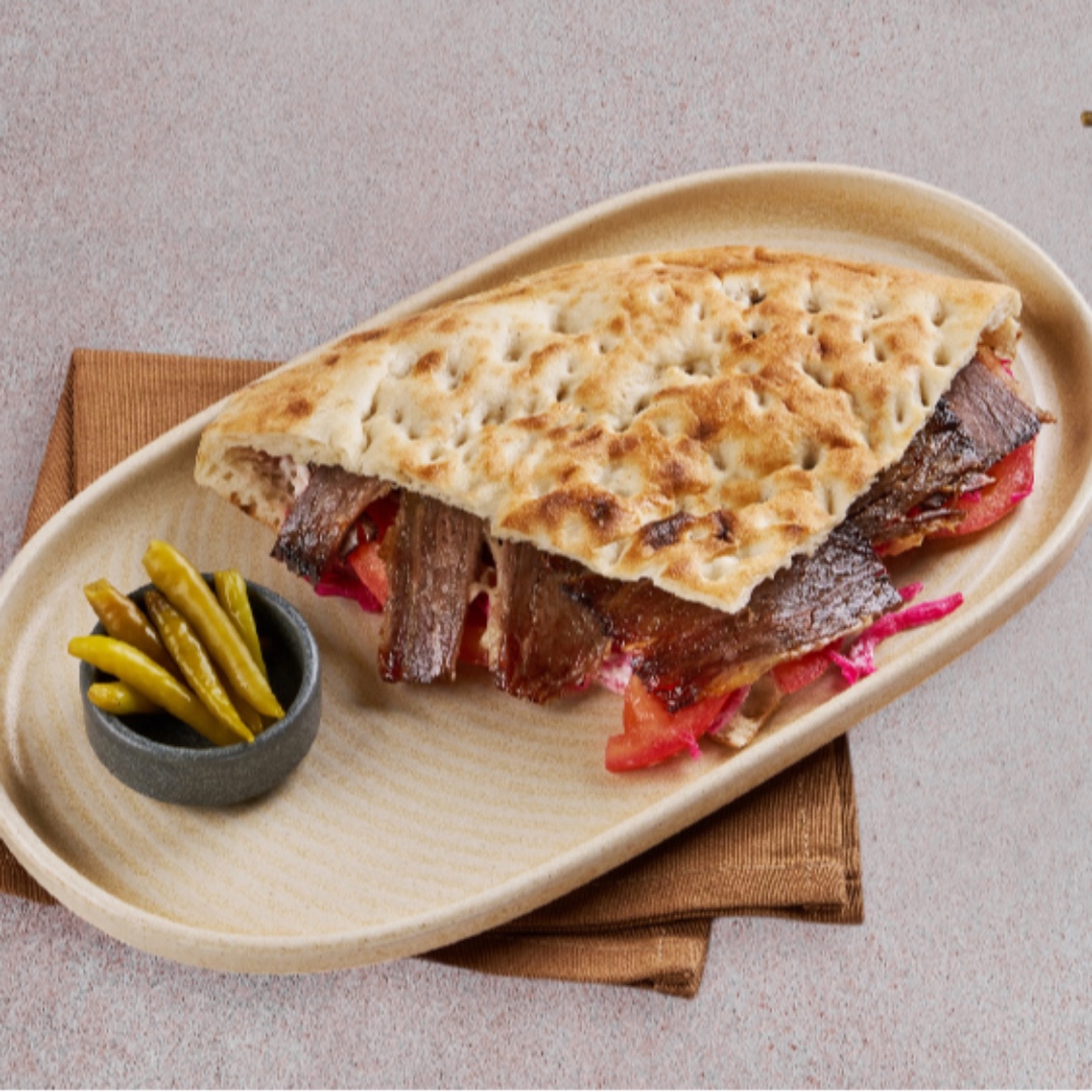 Közbahçe yarpaq dönər çörəkdə (70g)