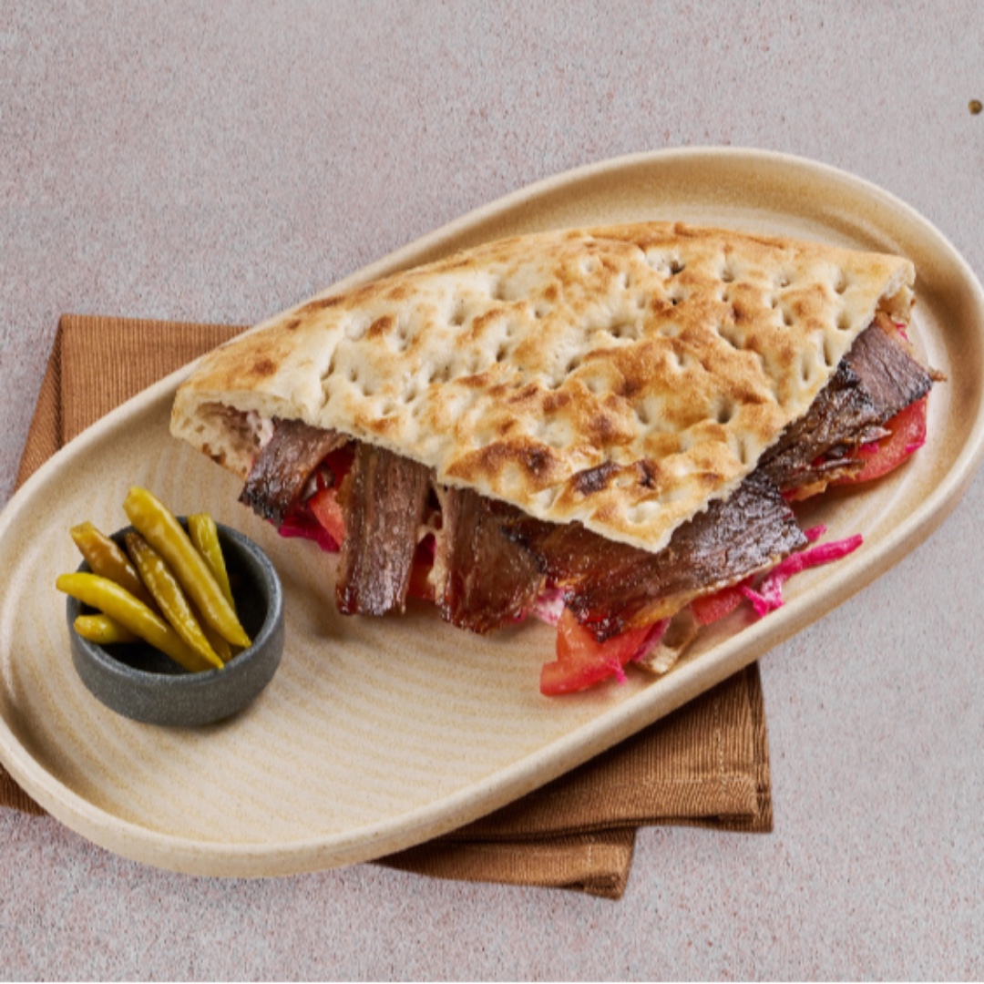 Közbahçe yarpaq dönər çörəkdə (100g)