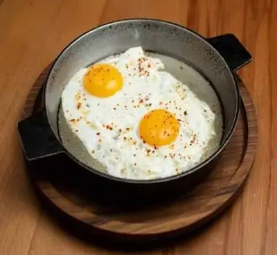 Qlazok yumurta nehrə yağı ilə (2 ədəd yumurta)
