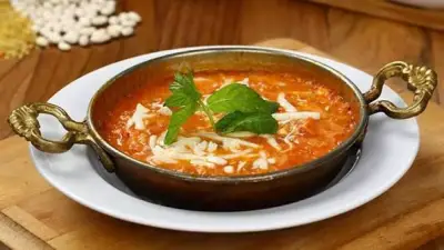 Pomidor yumurta nehrə yağı ilə (holland pendirli)