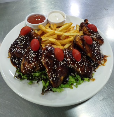 CHICKEN WINGS WITH BBQ SAUCE  WITH FRENCH FRIES