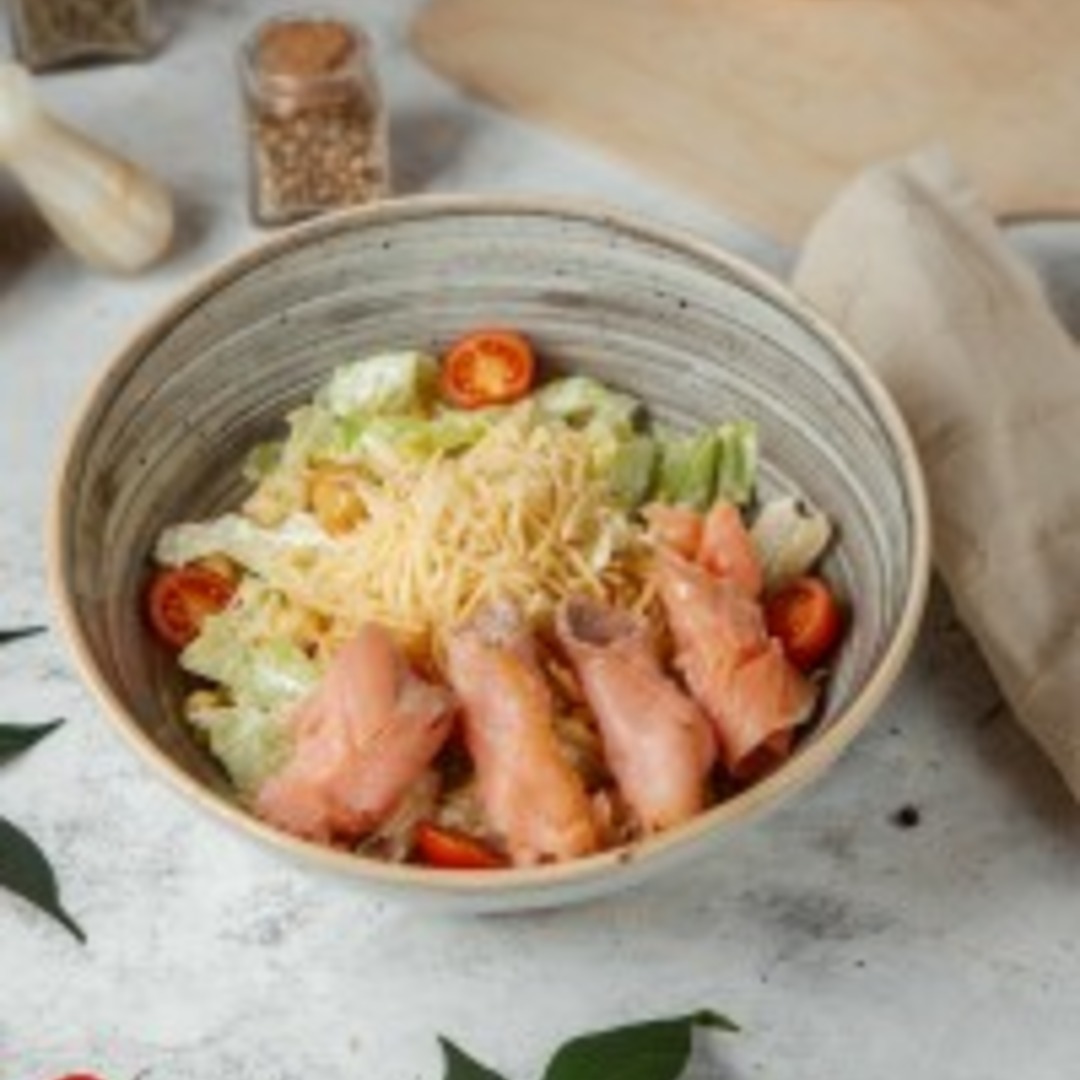Sezar salatı (Hisə verilmiş qızılbalıqlı)