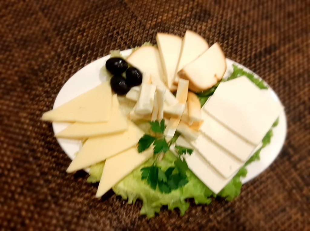 Pendir assorti