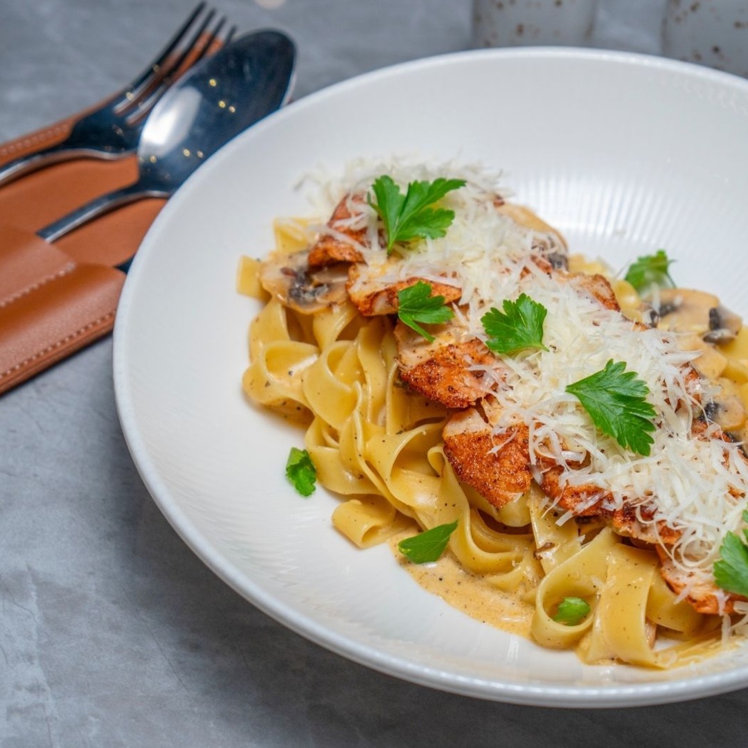 Toyuqlu Fettucini Alfredo
