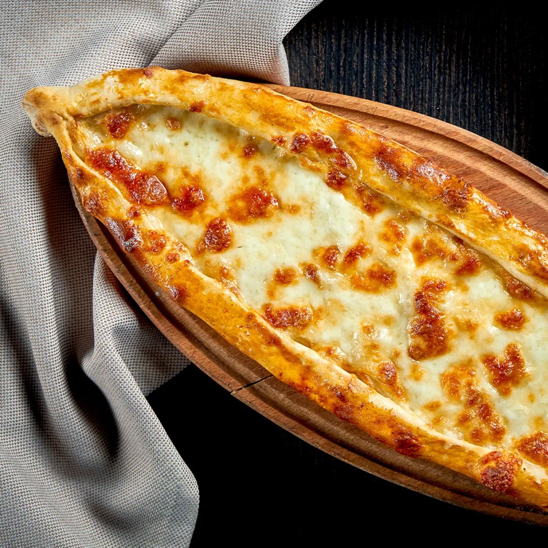 Pide con Formaggio