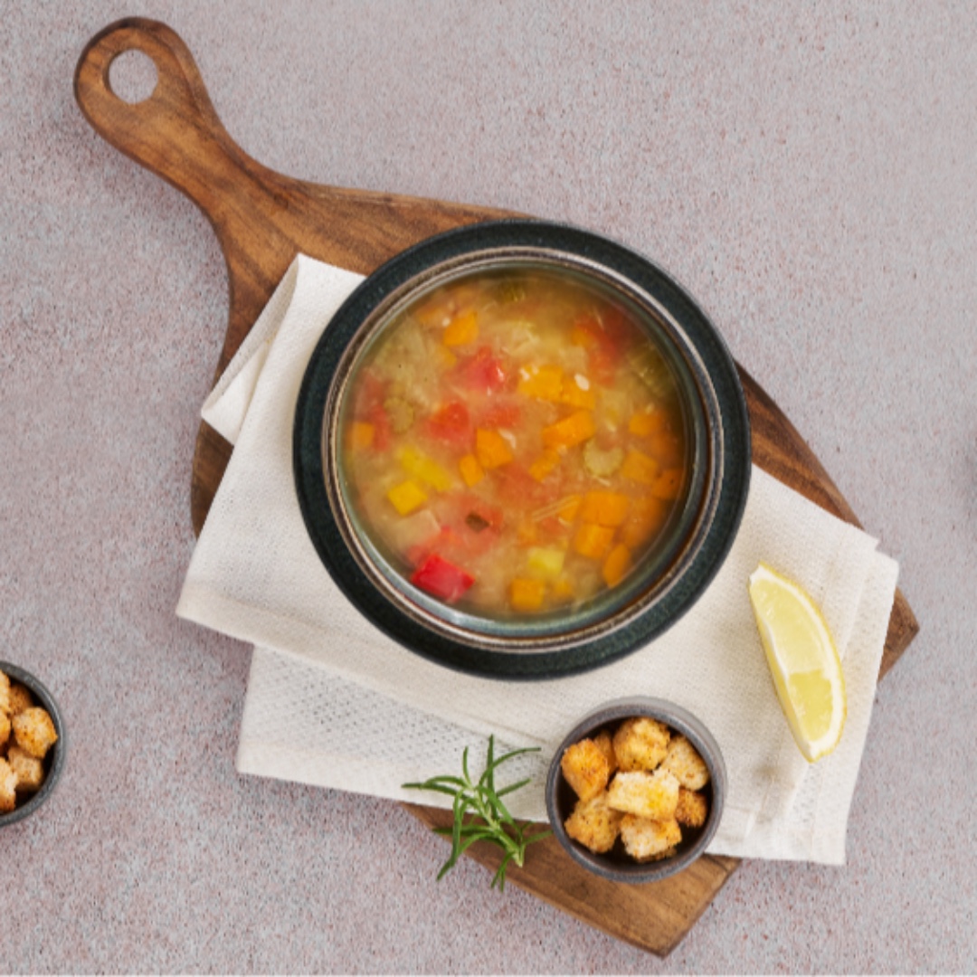 Tərəvəzli minestrone şorbası
