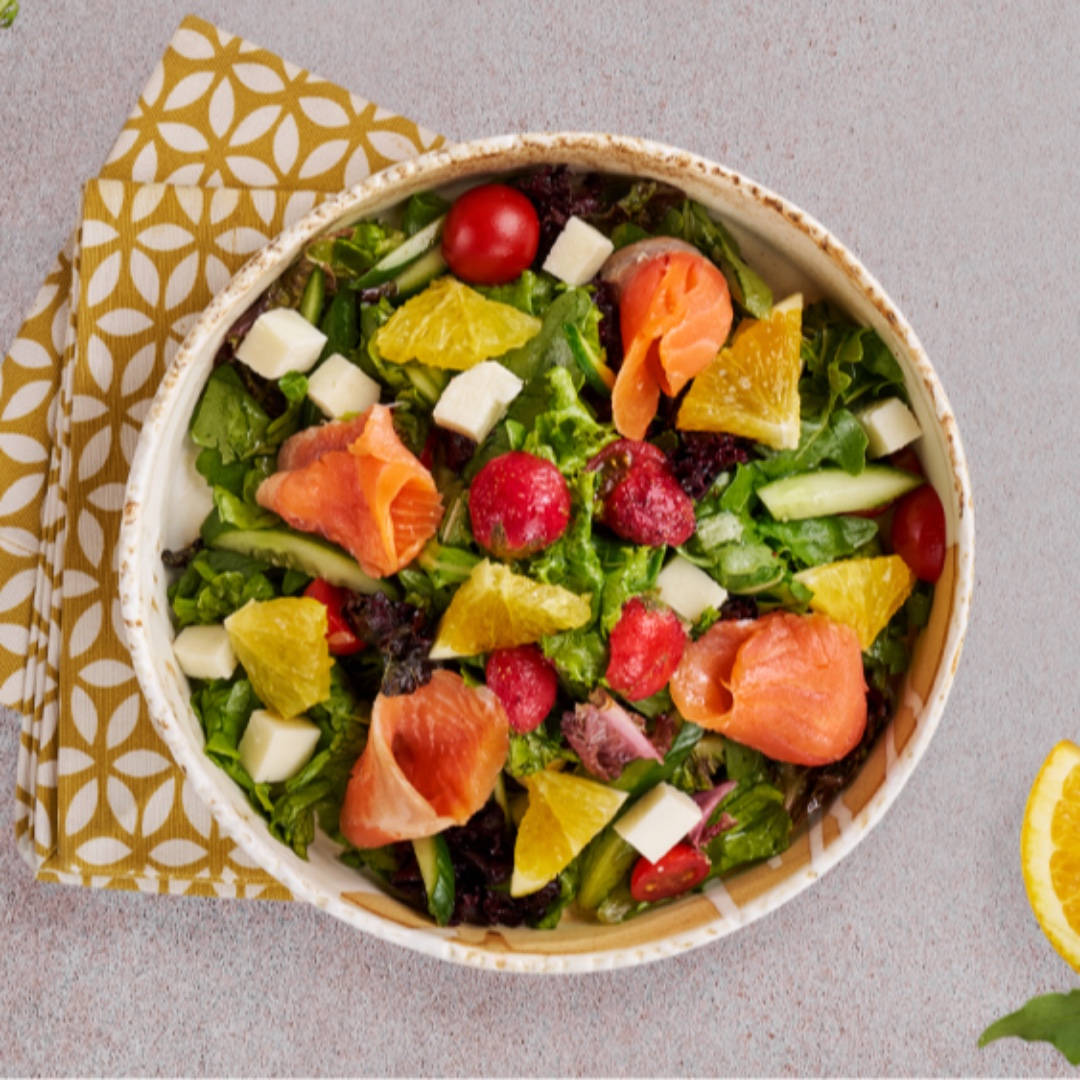 Hisə verilmiş solmon salatı