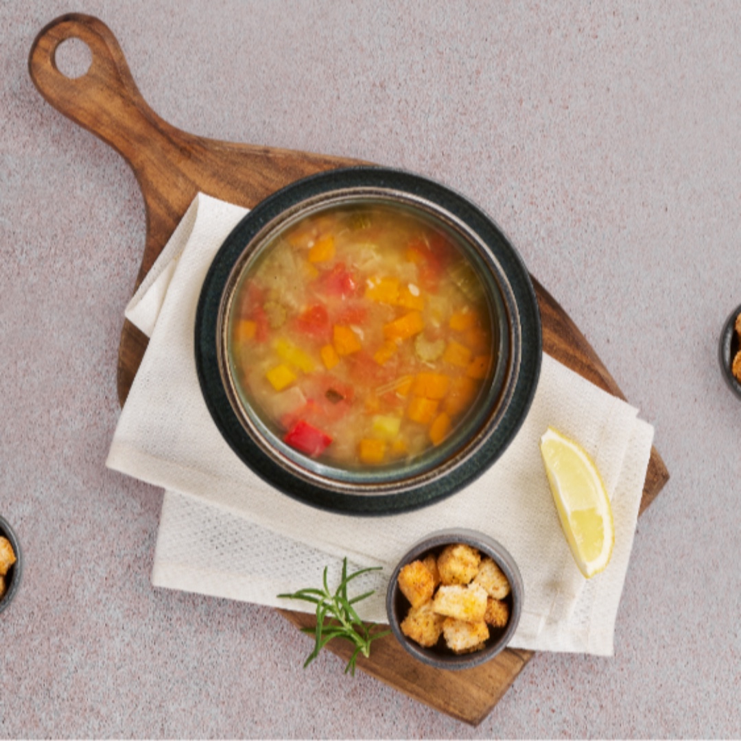 Tərəvəzli minestrone şorbası