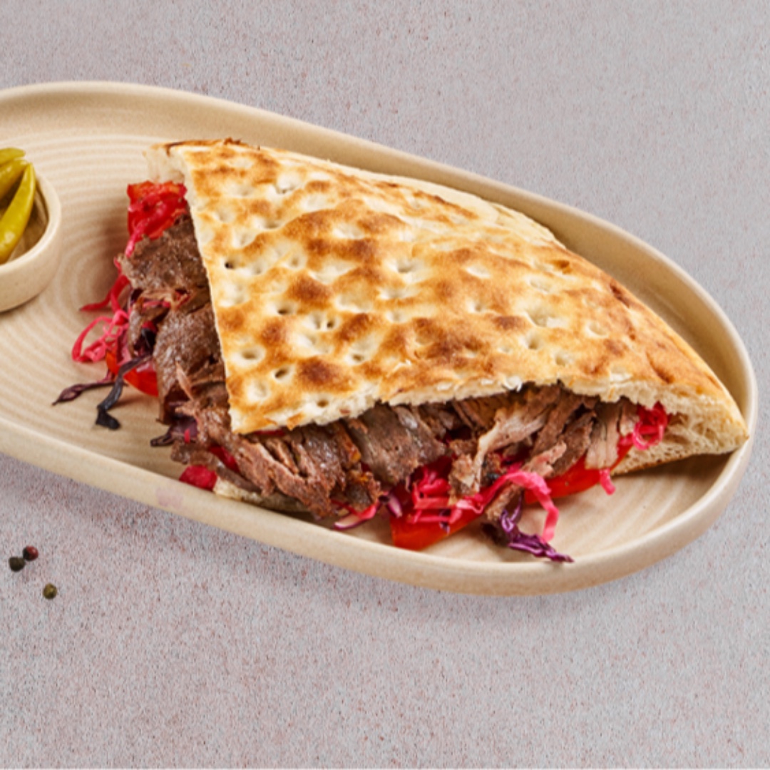 Közbahçe yarpaq dönər çörəkdə (50g)