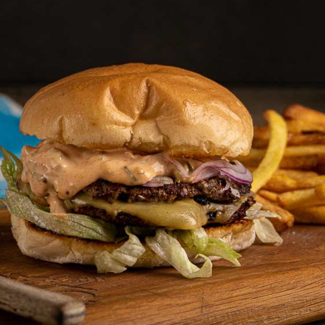 Burger double cheese fri ilə