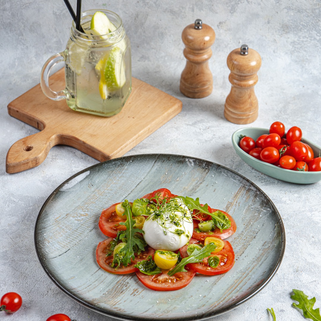 Burrata salatı