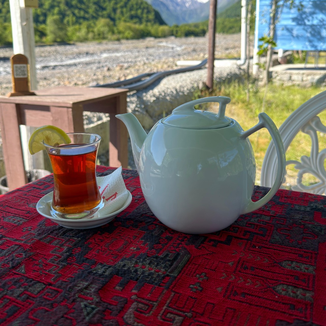 Çaynikdə çay(mürəbbə,şokalad)